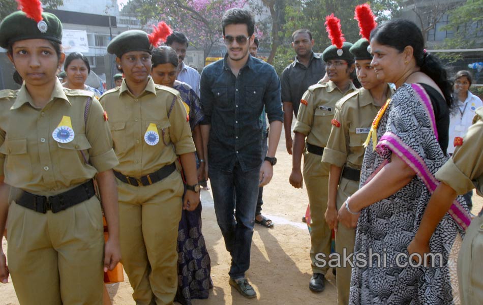 akhil arrives at st ann s mad day4