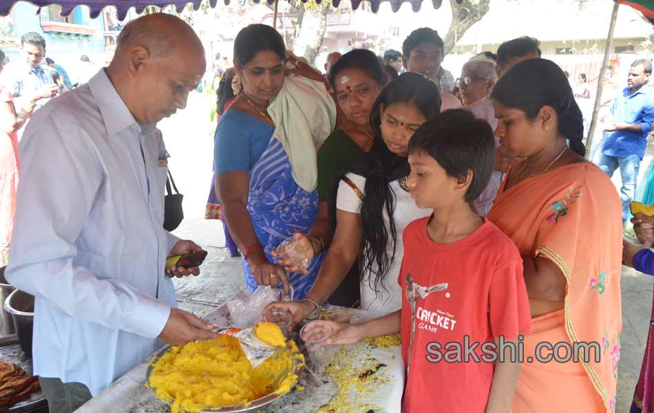 Heavy rush of pilgrims in temples on Vaikunta Ekadasi - Sakshi6