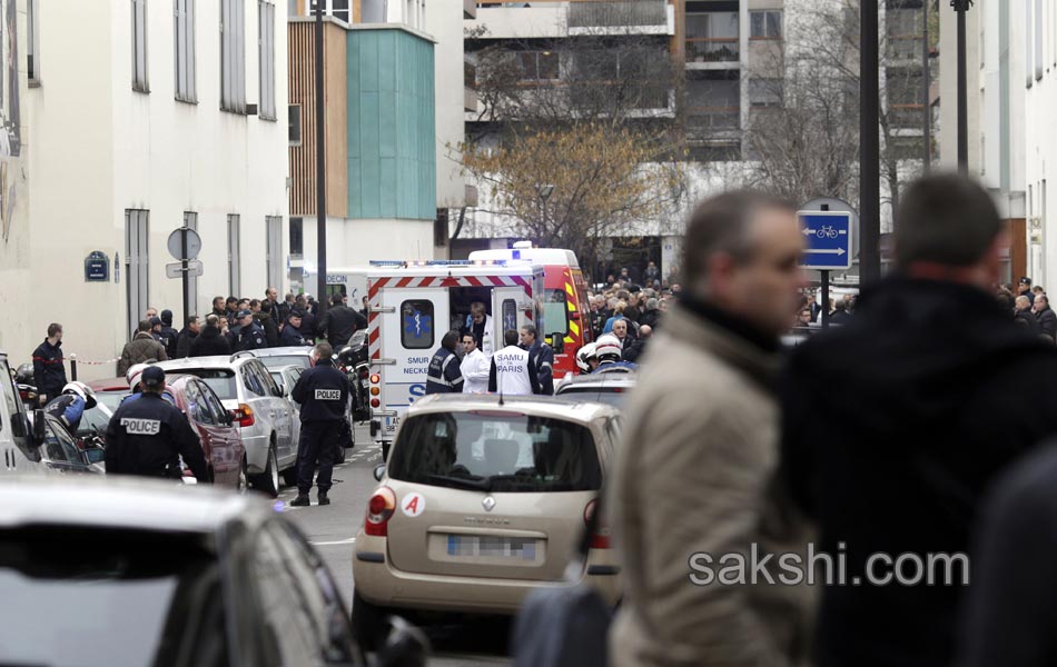 12 dead after shooting at Paris magazine6