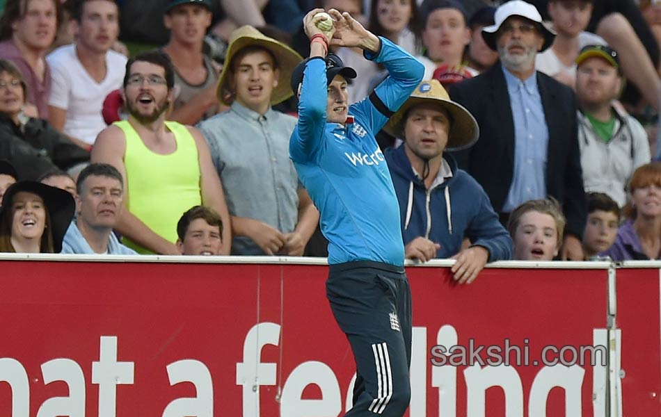 Australia won fourth one day 12