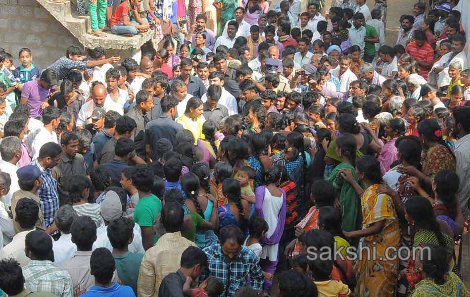 ys sharmila paramarsha yatra Fifth day9