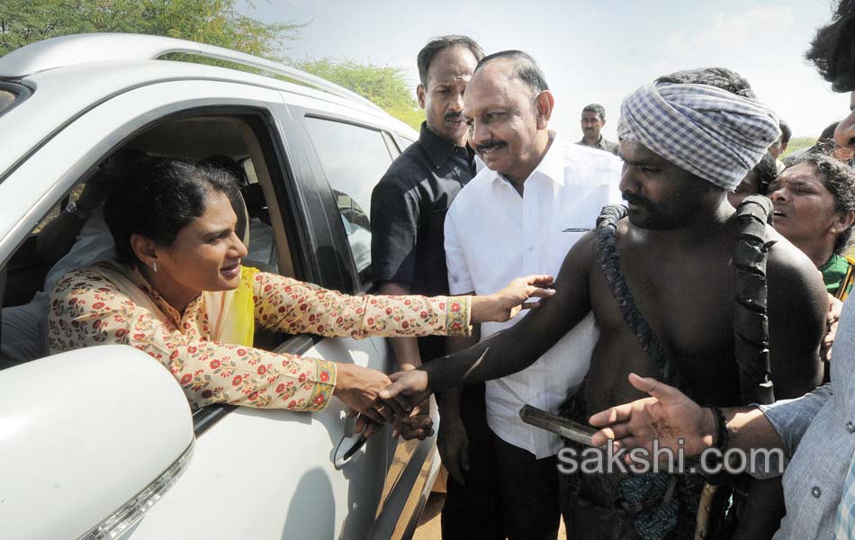 seventh day of sharmila tour in Nalgonda district5