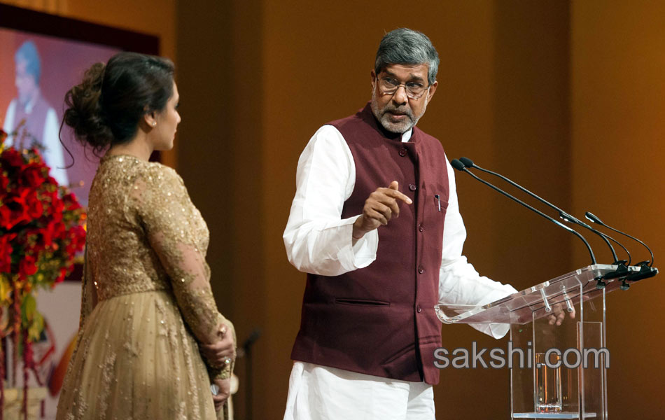 kailash satyarthi and rani mukherji attented british asian trust dinner4