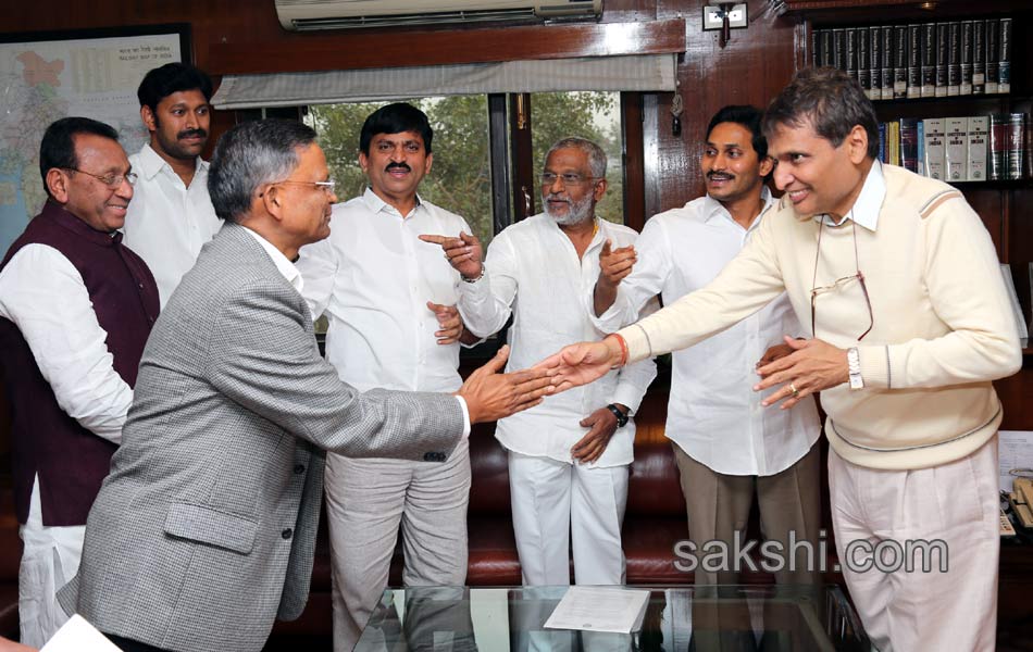 ys jagan meets central railway minister2