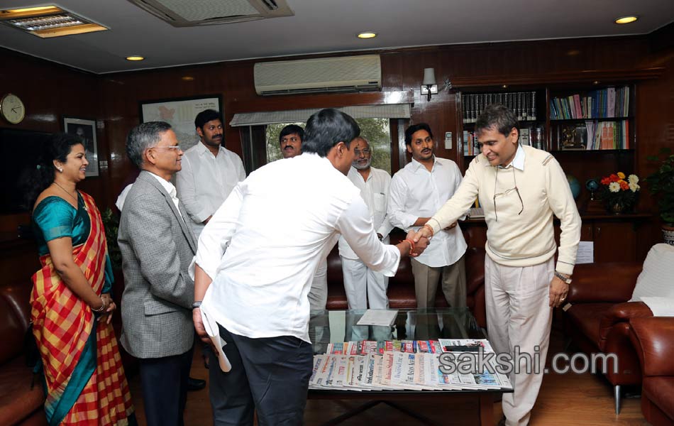 ys jagan meets central railway minister3