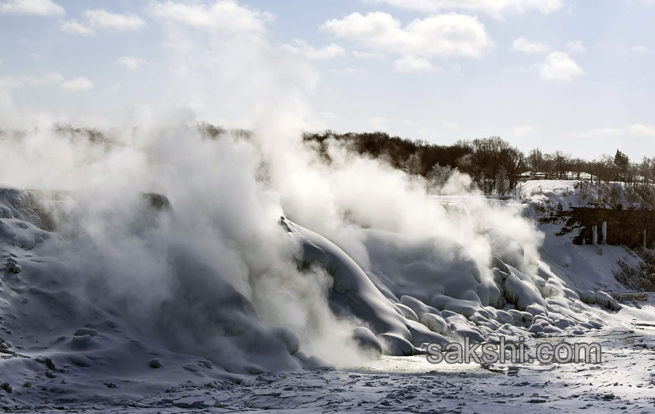 niagara falls frozen11