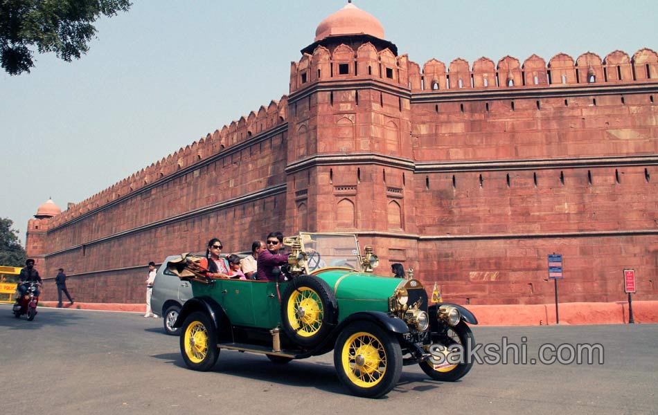 vintage car rally at delhi12