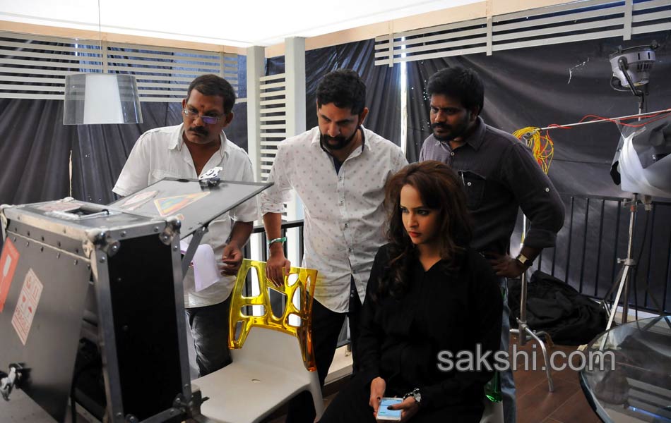 Manchu Lakshmi Dongata Movie Working Stills12