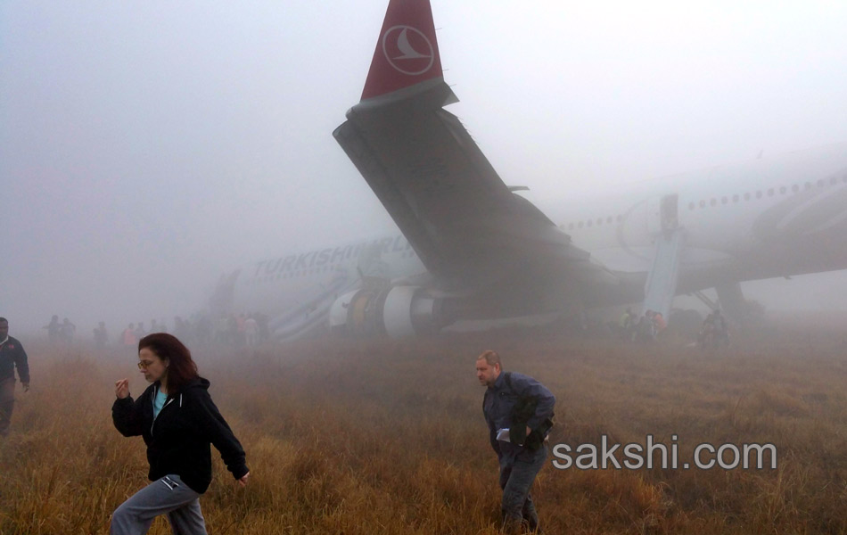 Turkish plane suffers nose gear collapse in Kathmandu7