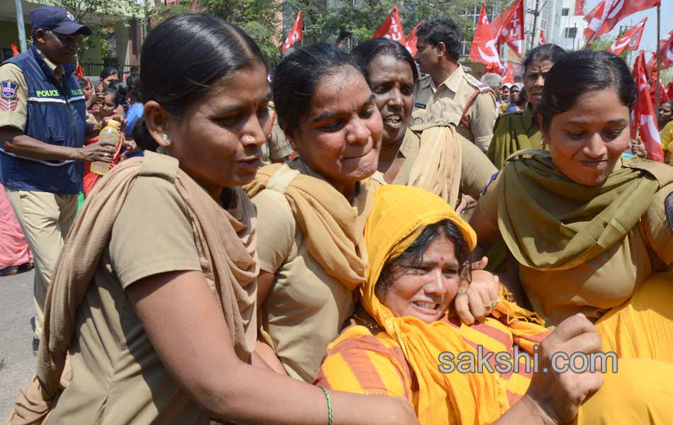 andhra pradesh angawadi teachers were arrested - Sakshi11