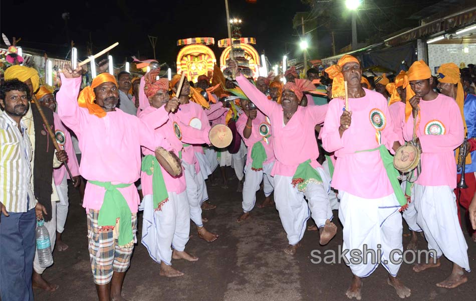 Kailasavahanampai amidst srisailamallanna - Sakshi7