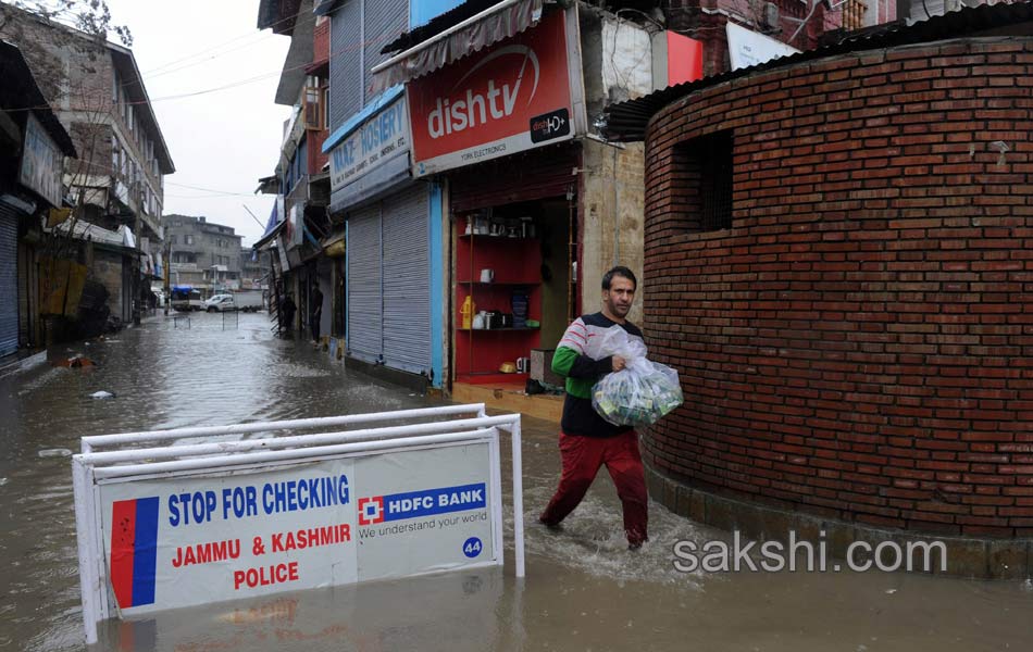 Heavy rains devastate Kashmir Valley with flash floods5