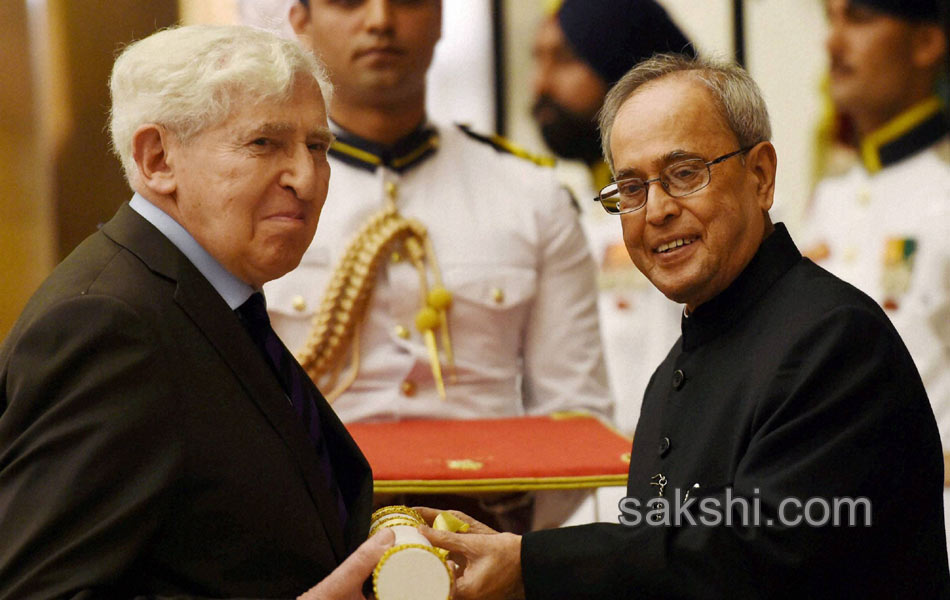 Padma Awards 2015 function at Rashtrapati Bhavan - Sakshi16