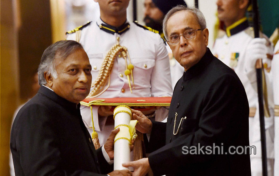 Padma Awards 2015 function at Rashtrapati Bhavan - Sakshi19