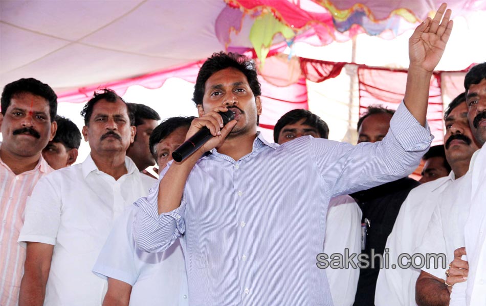 YS Jagan raithu Barosa Yatra - Sakshi1