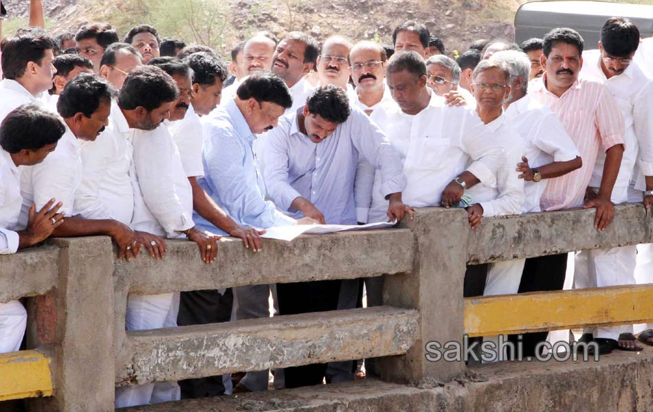 YS Jagan raithu Barosa Yatra - Sakshi10