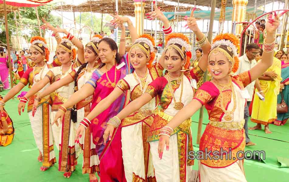 Kuchipudi Bharatanatyam folk dance performance at Bhadrachalam15