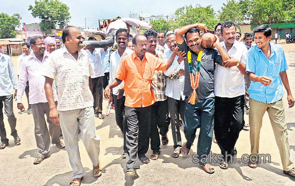 RTC strike in police lathicharge - Sakshi15