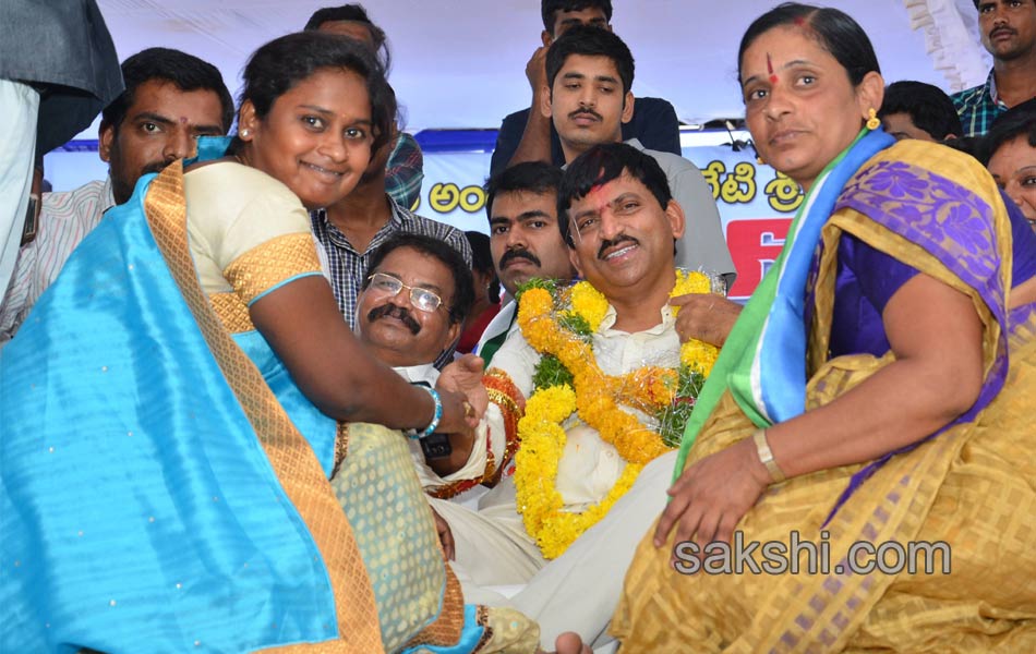 ponguleti srinivasa reddy calls off his fast - Sakshi5