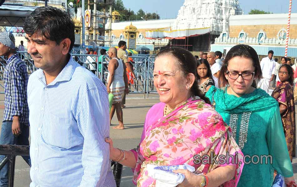 nita ambani visits tirumala6
