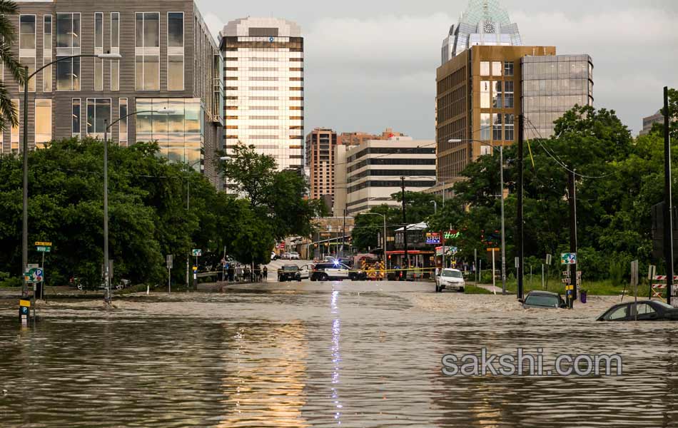 Huge rains in US - Sakshi3