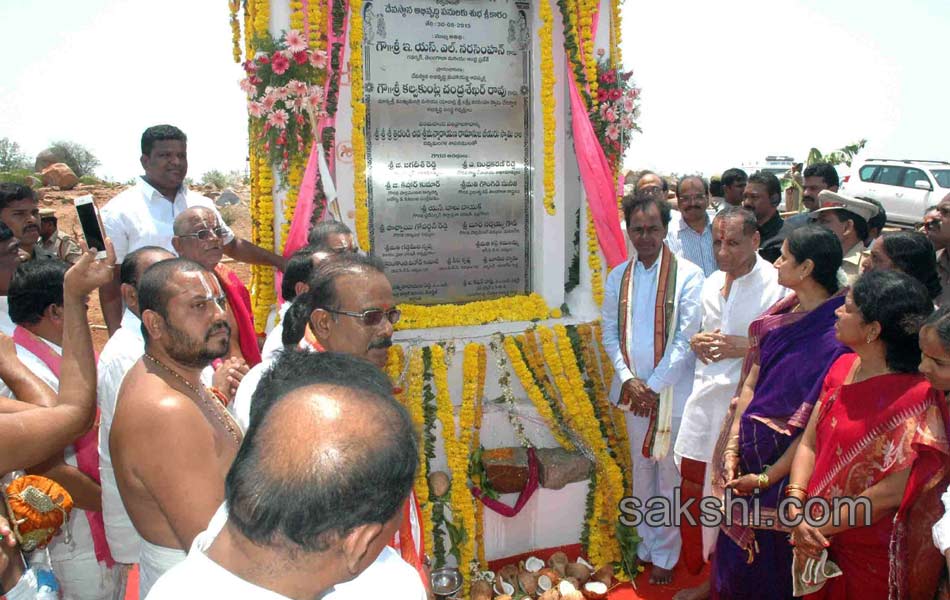 kcr lay foundation stone for yadagirigutta works to day - Sakshi9