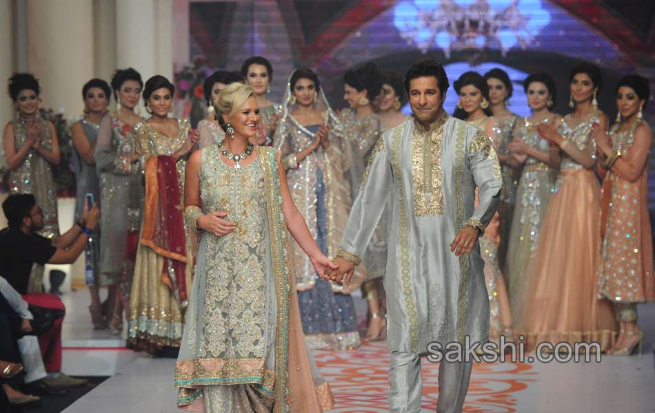 Waseem Akram in fashion show7