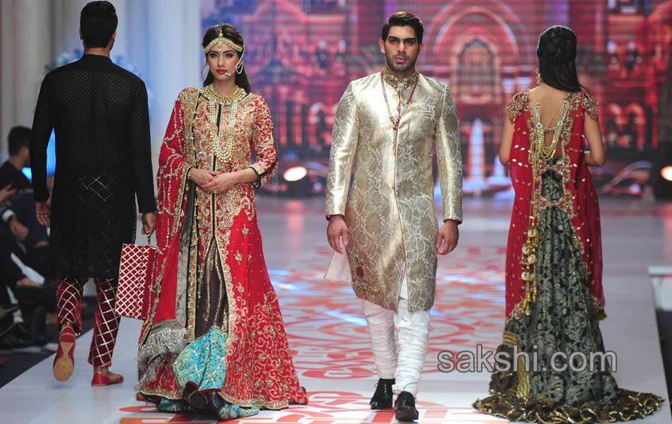 Waseem Akram in fashion show8