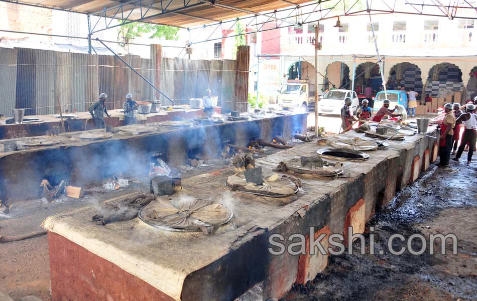 haleem in hyderabad pista house - Sakshi12