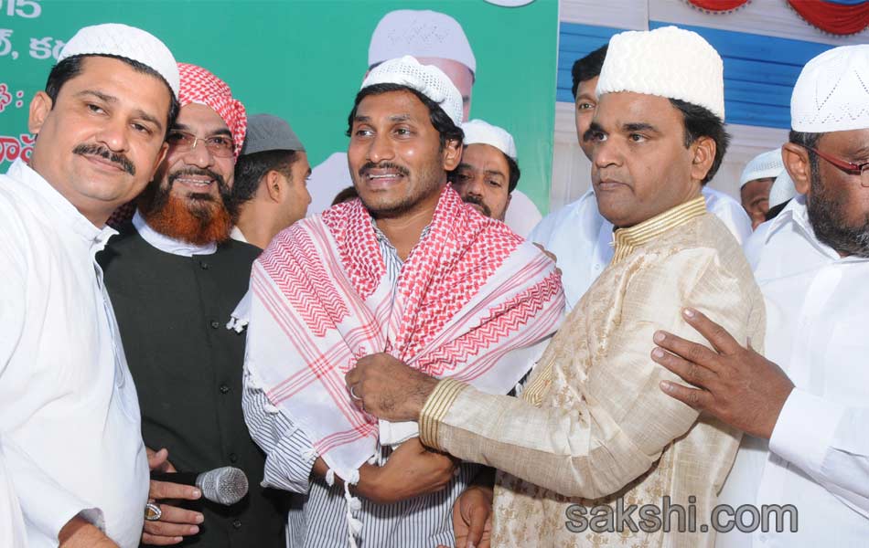 YS Jagan at iftar dinner - Sakshi6