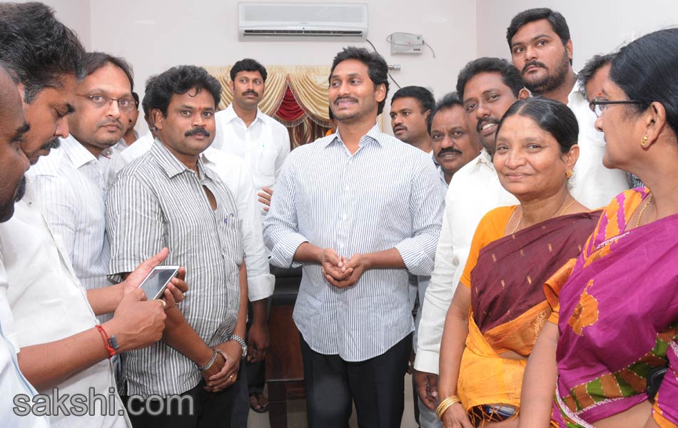 YS Jagan at iftar dinner - Sakshi12