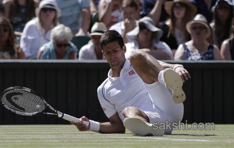 Roger Federer advances to 10th Wimbledon final11