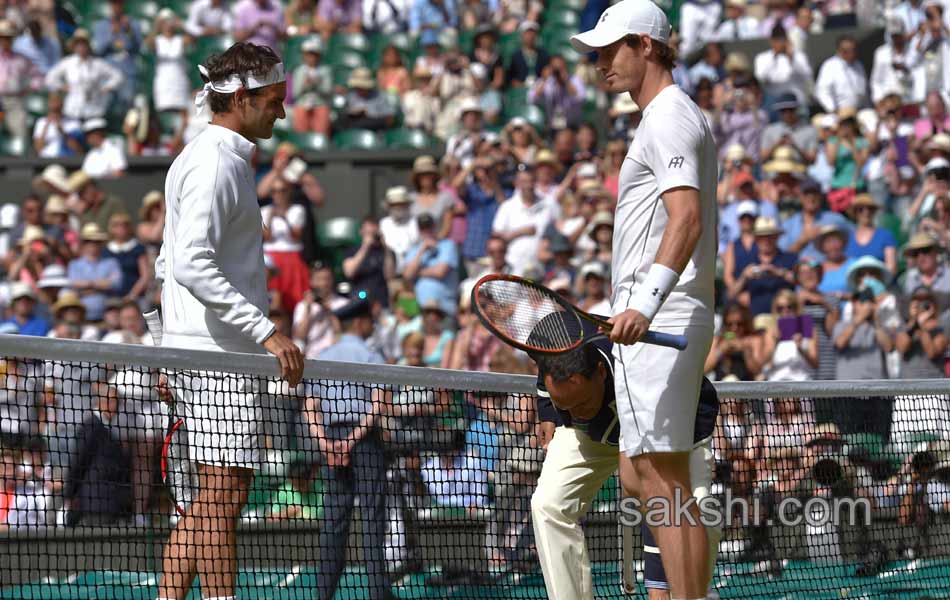 Roger Federer advances to 10th Wimbledon final13