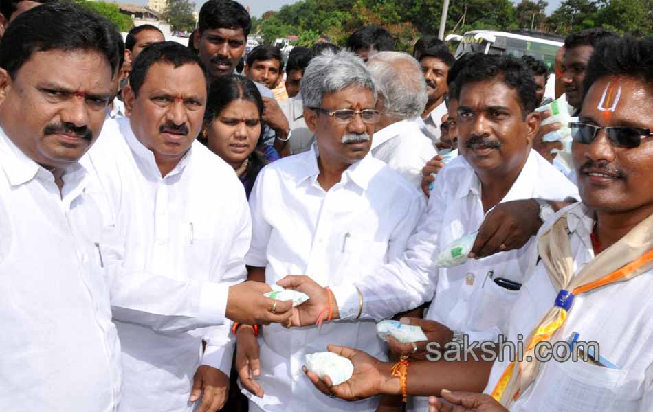 Pushkaralu 2015 Godavari Set To Consecrate Devotees - Sakshi10