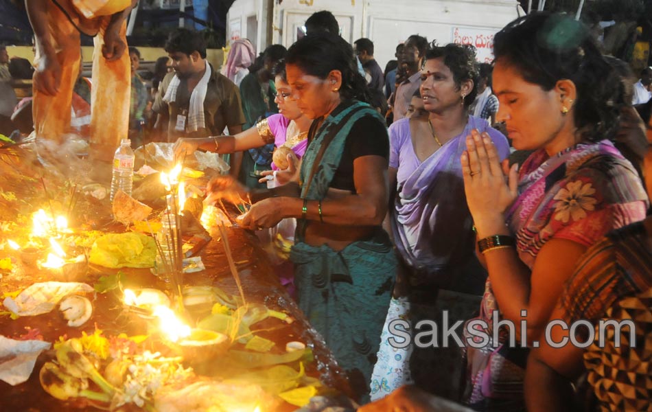 holy pushkaralu comes to seventh day12