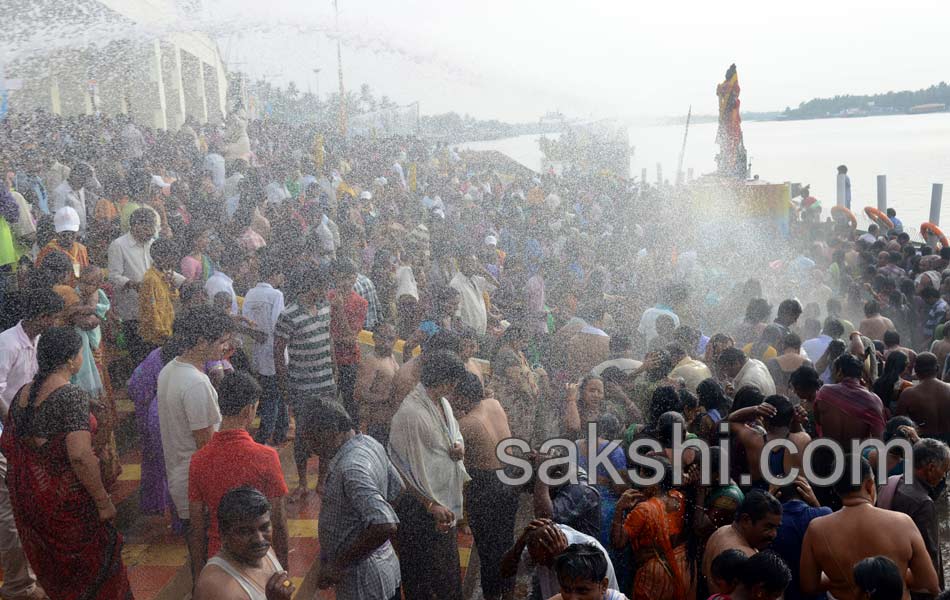 holy pushkaralu comes to seventh day23