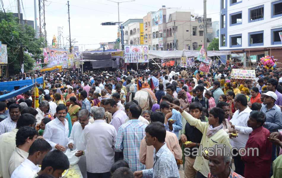 cm kcr visited balkampeta yellamma temple - Sakshi8