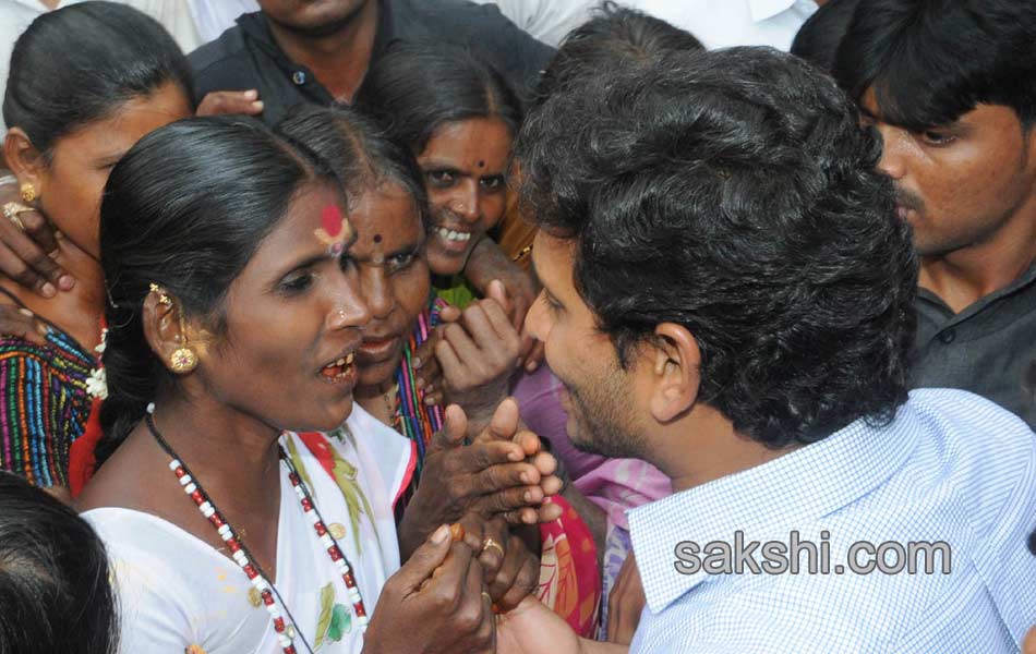 third phase of ys jagan mohan reddy paramarsha yatra begins in anantapur - Sakshi8