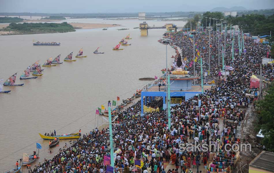 holy pushkaralu comes to Tenth day6