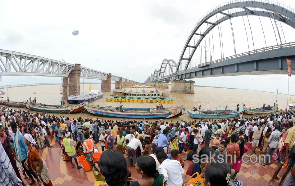 holy pushkaralu comes to Tenth day9