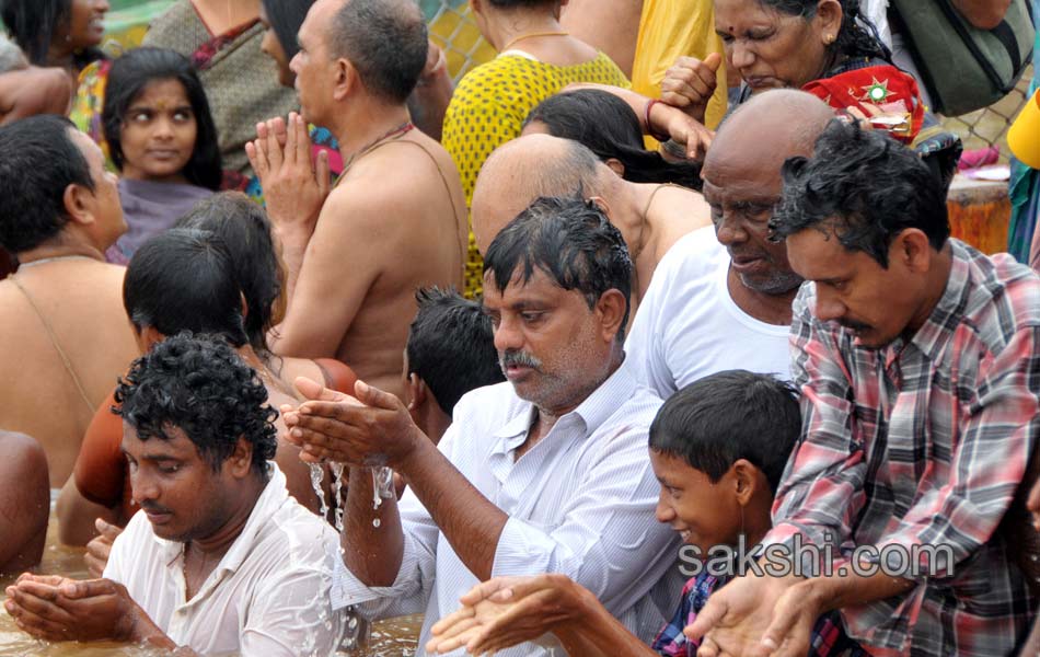 holy pushkaralu comes to Tenth day16