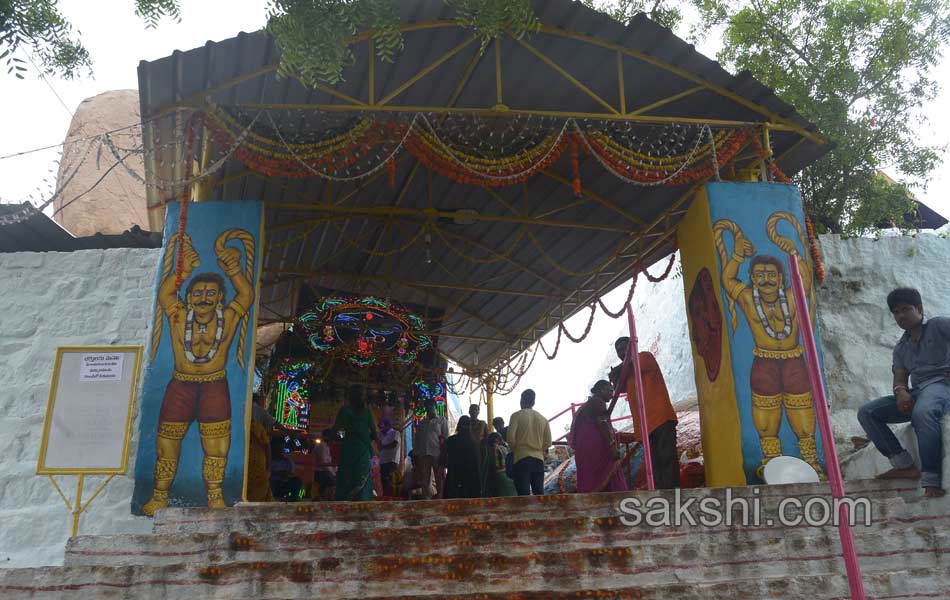 Devotees with a huge sliding Bonalu2