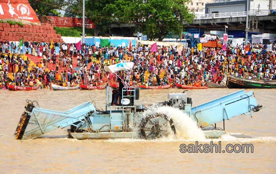 holy pushkaralu comes to Tenth day4