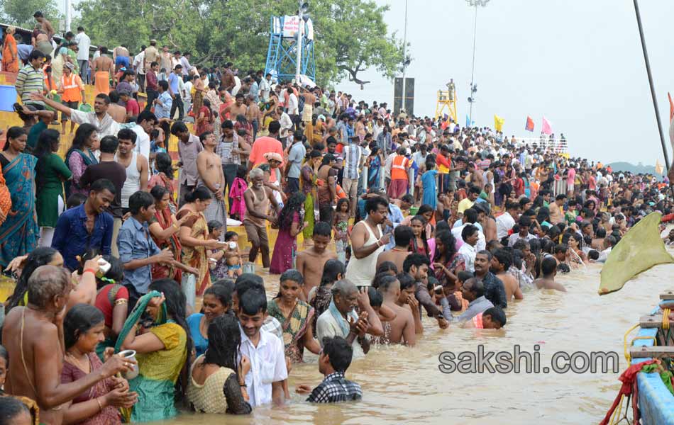 holy pushkaralu comes to Tenth day16