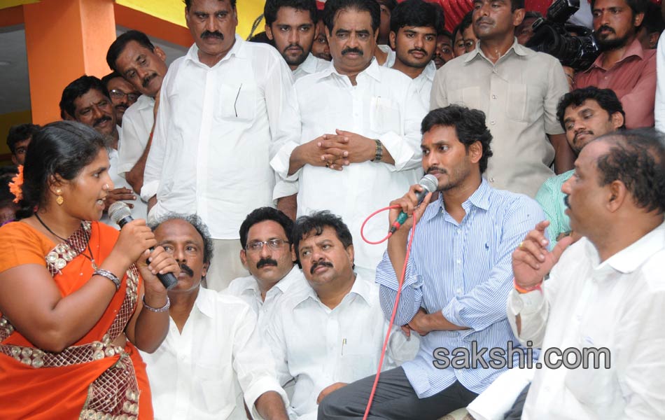 fourth  day raithu bharosa yatra - Sakshi14