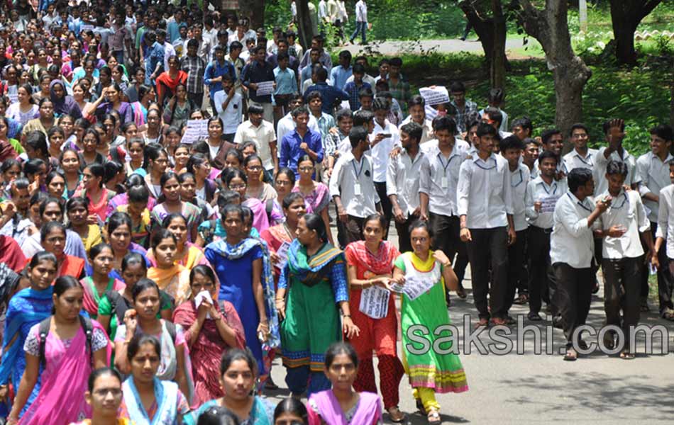 Students Staged A Dharna With The Dead Body Of Rishikeswari - Sakshi13