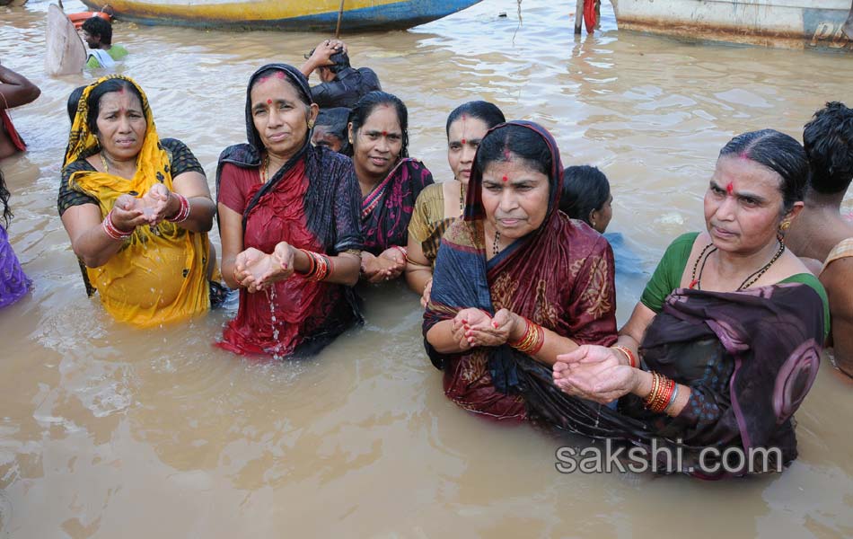 holy pushkaralu comes to twelfth day - Sakshi18