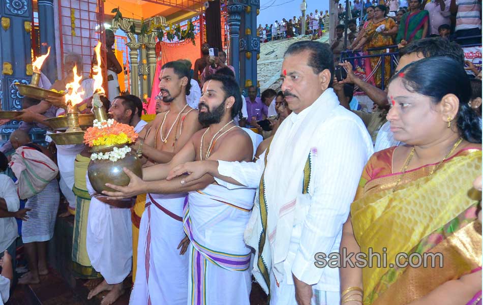 Godavari pushkaralu closing ceremony16