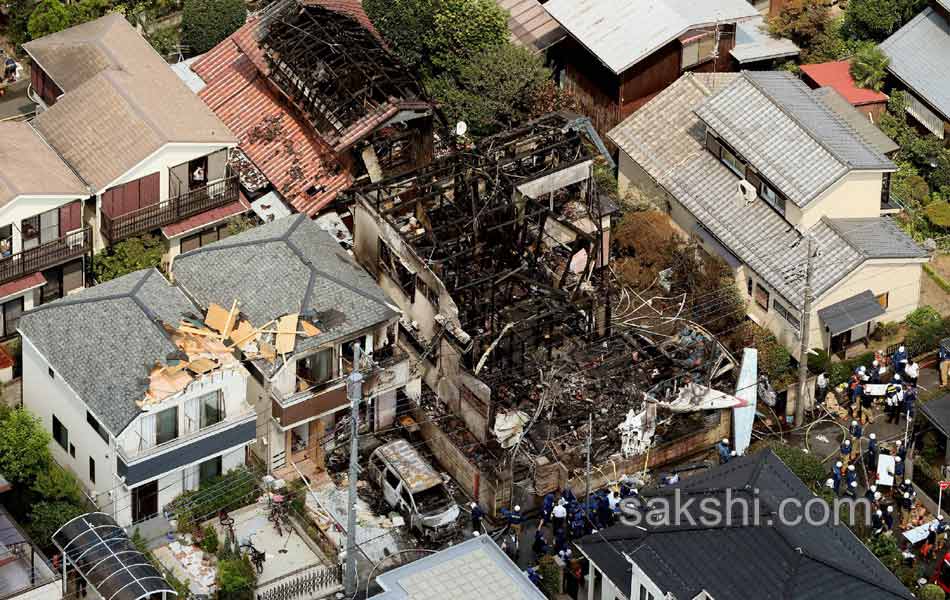 plane crashed into a residential area in Tokyo1