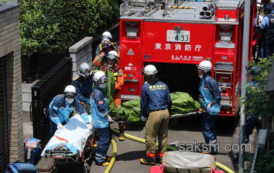 plane crashed into a residential area in Tokyo9